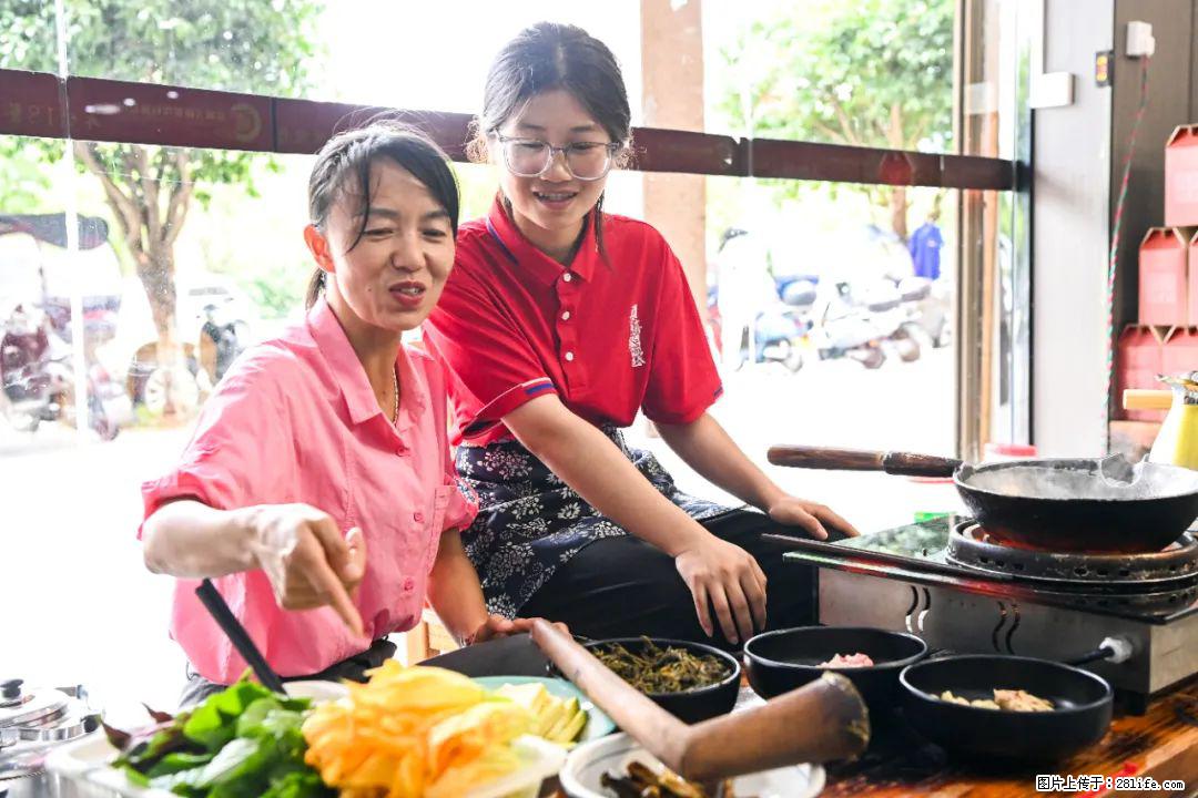 全网追的“扁担女孩”,找了一份暑假工,时薪12元 - 延边生活资讯 - 延边28生活网 yanbian.28life.com